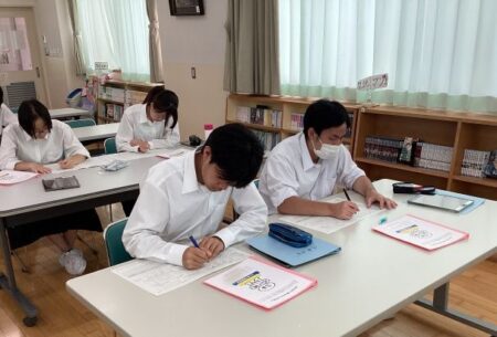 「基本的生活習慣の確立に向けた取組」～健康チェックシートの記入～